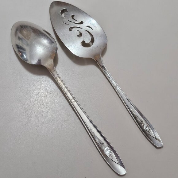 International Silver Tulip Serving Set 2pc floral center design 1950s Vtg minima - Picture 6 of 13
